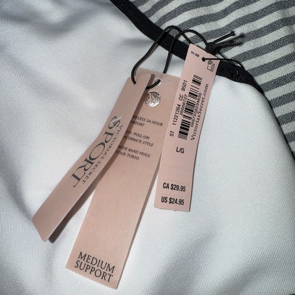 Victoria’s Secret Black and White Sports Bras Set - Picture 7 of 7